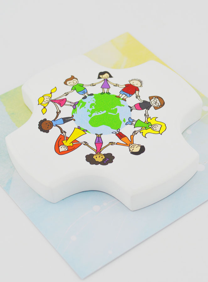 Croix Enfant en Bois d'Erable - Enfants du Monde (pic 3)