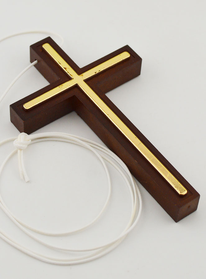 Croix d'Aube en Bois et Croix Dorée de Communion - 10 cm (pic 3)
