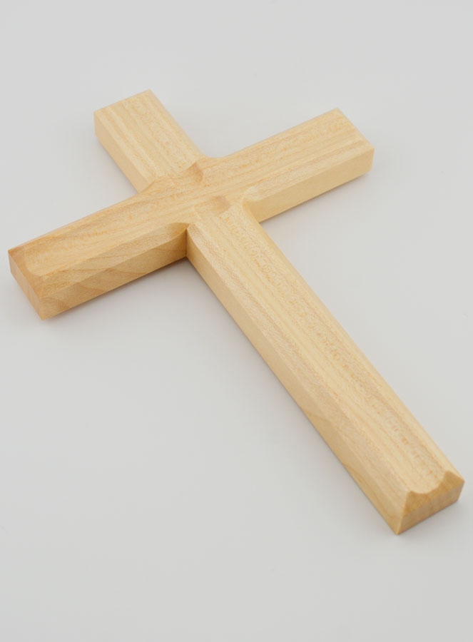 Croix en Bois Blanc Artisanale et Sculptée - 17 cm (pic 3)
