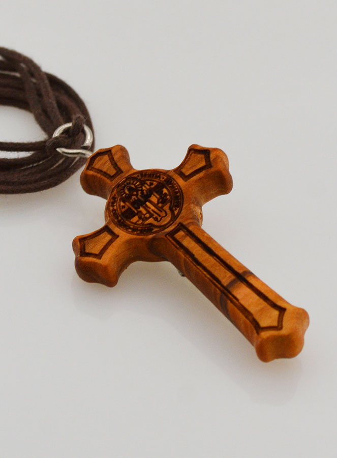 Croix de Saint Benoît en Bois d'Olivier + Cordon (pic 4)