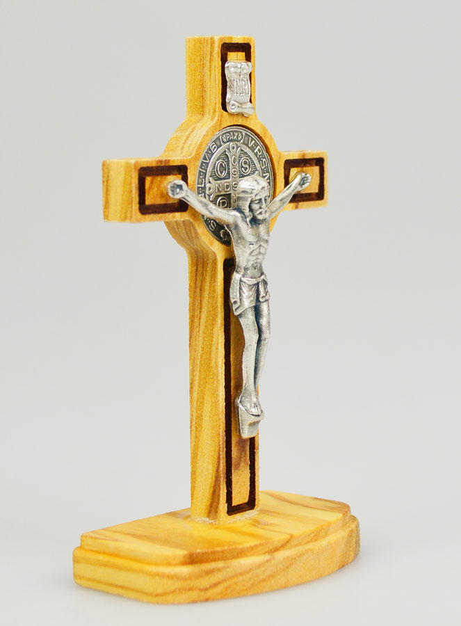 Crucifix de Saint Benoît en Bois d'Olivier sur Socle (pic 3)