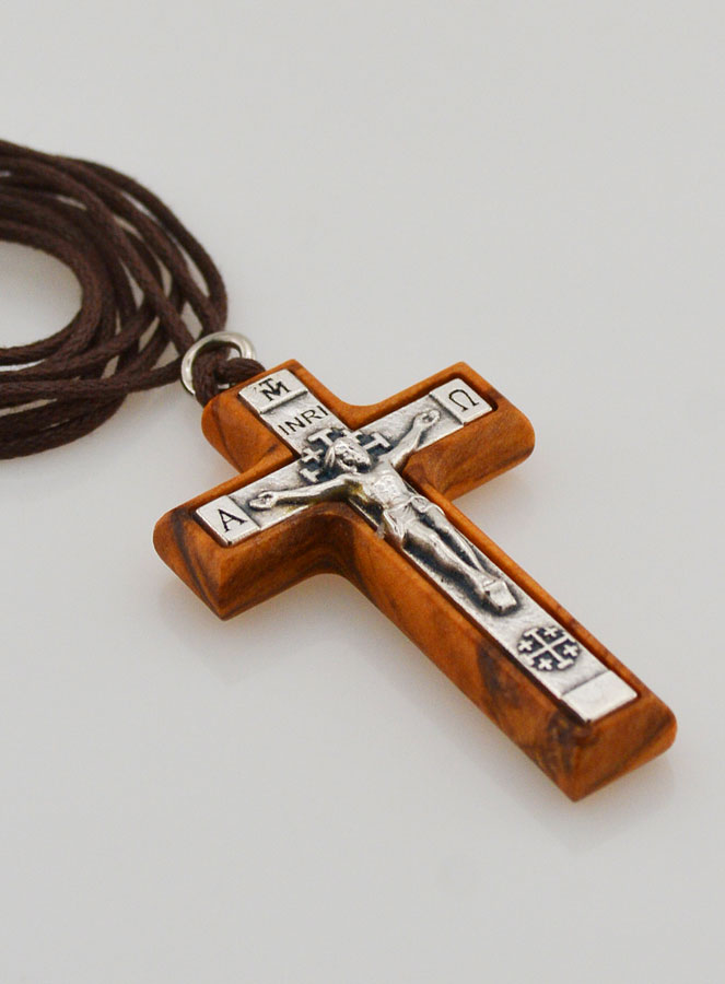 Pendentif Croix en Bois d'Olivier avec le Christ Argenté (pic 3)