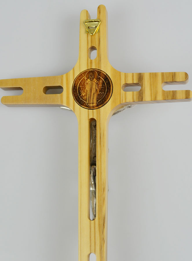 Crucifix de Saint Benoît en Bois d'Olivier - 19cm (pic 4)