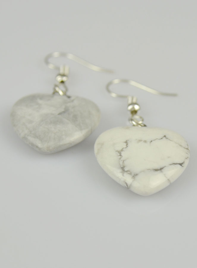 Boucles d'Oreilles Coeur Howlite 20mm (pic 3)