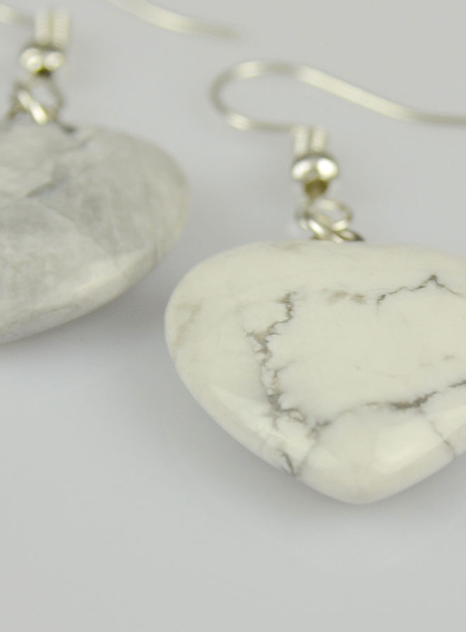 Boucles d'Oreilles Coeur Howlite 20mm (pic 4)
