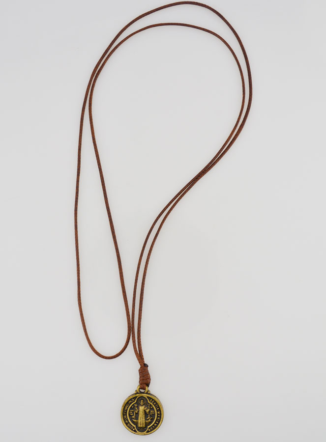 Médaille de Saint Benoit avec Cordon (pic 3)