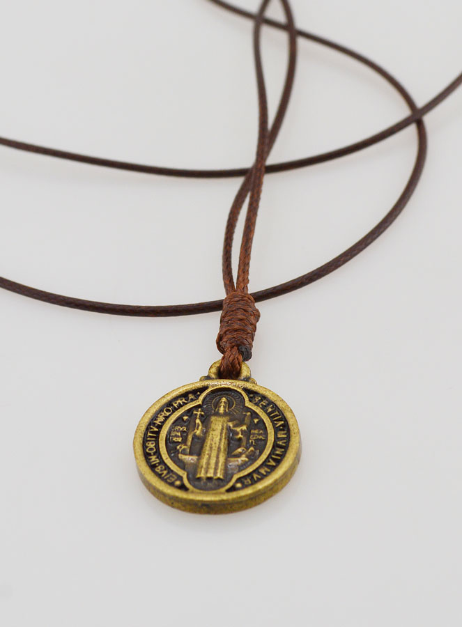 Collier Religieux Médaille de Saint Benoît - 17mm (pic 1)