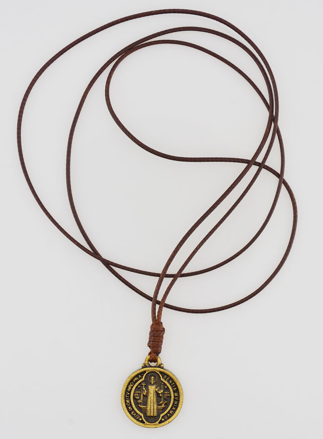 Collier Religieux Médaille de Saint Benoît - 17mm (pic 4)
