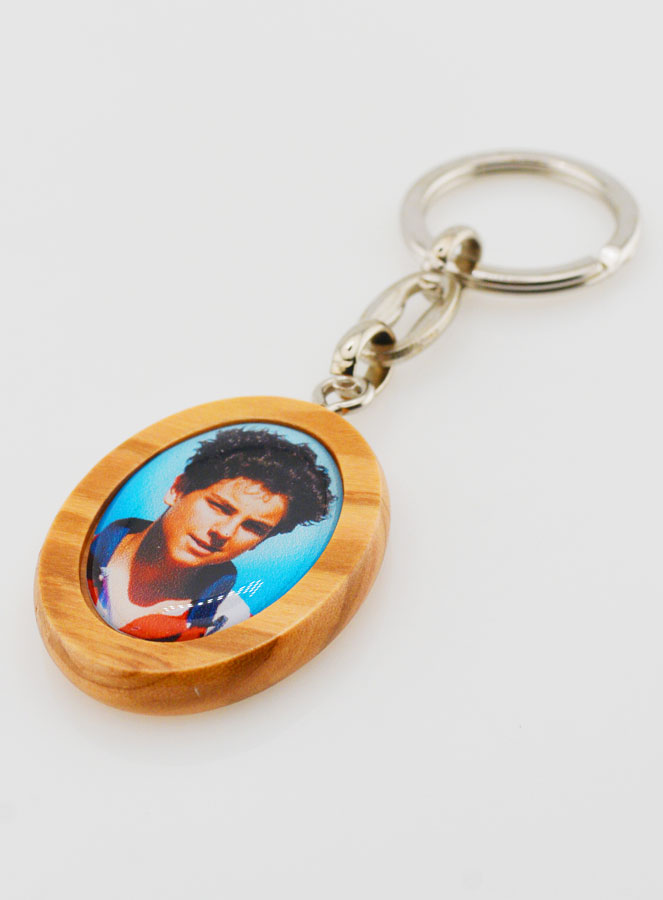 Porte-clés en Bois d'Olivier - Saint Carlo  Acutis (pic 3)