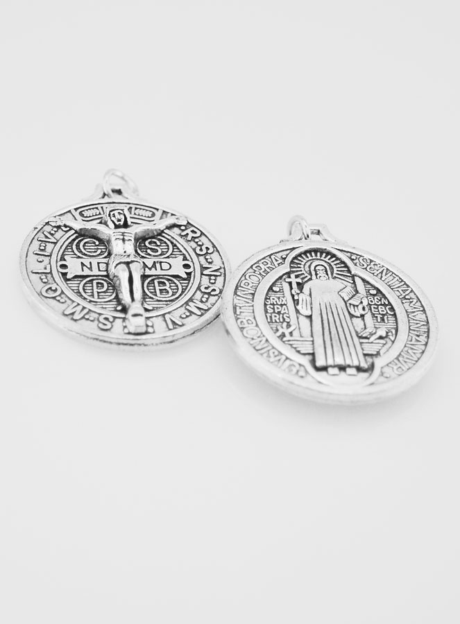 Médaille de Saint Benoit - Métal Argenté 29mm (pic 2)
