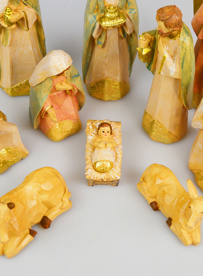 Crèche de Noël 11 Santons Effet Bois - 14cm (pic 2)
