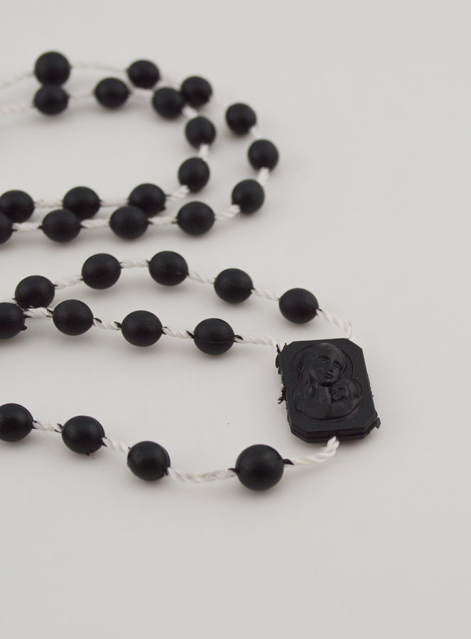 Chapelet Noir Plastique (pic 4)