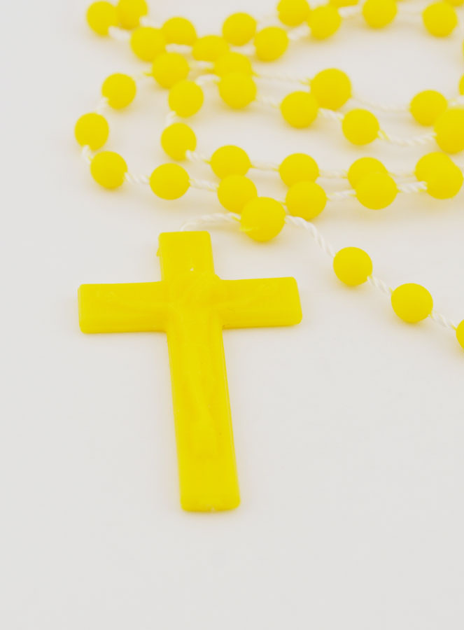 Chapelet Plastique Jaune (pic 3)