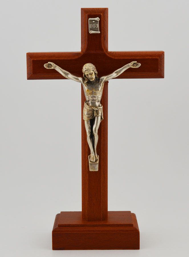 Crucifix en Bois d'Hêtre sur Socle (pic 1)