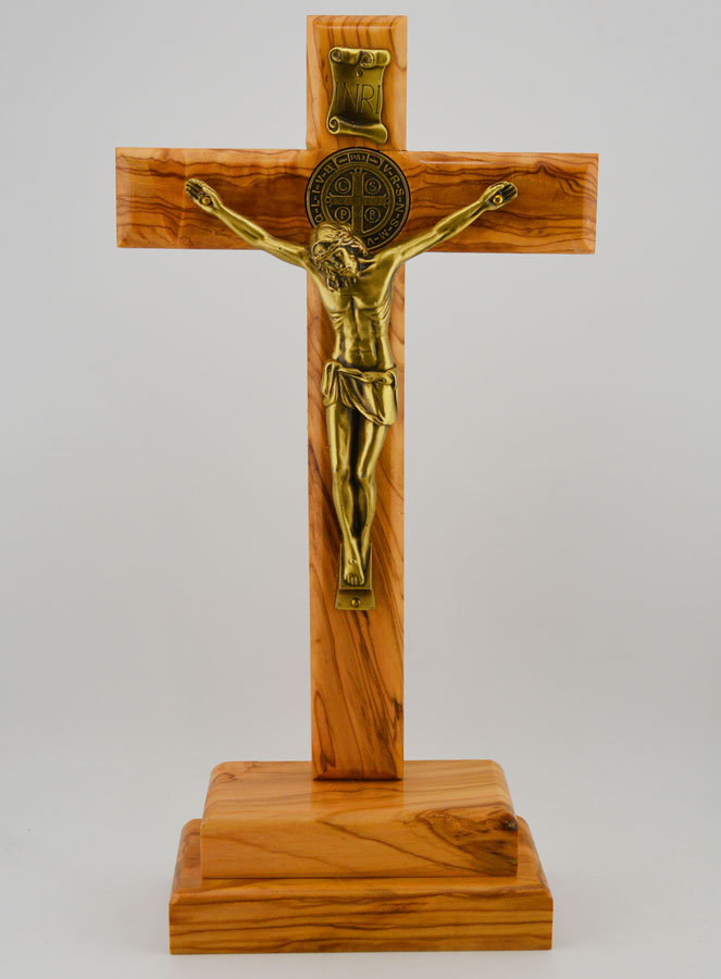 Croix de Saint Benoit en Bois d'Olivier - Socle Coffret (pic 1)