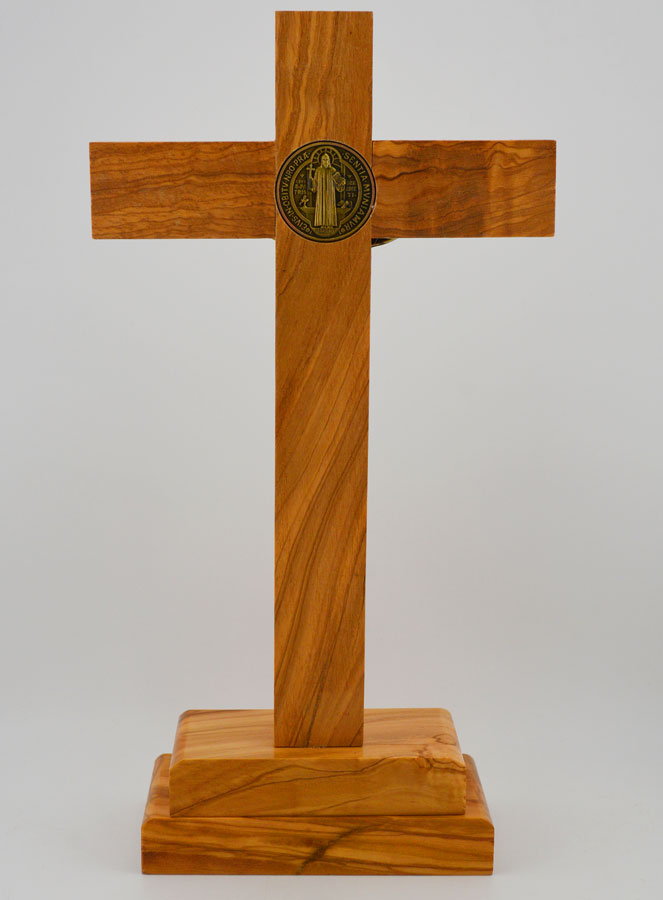 Croix de Saint Benoit en Bois d'Olivier - Socle Coffret (pic 3)
