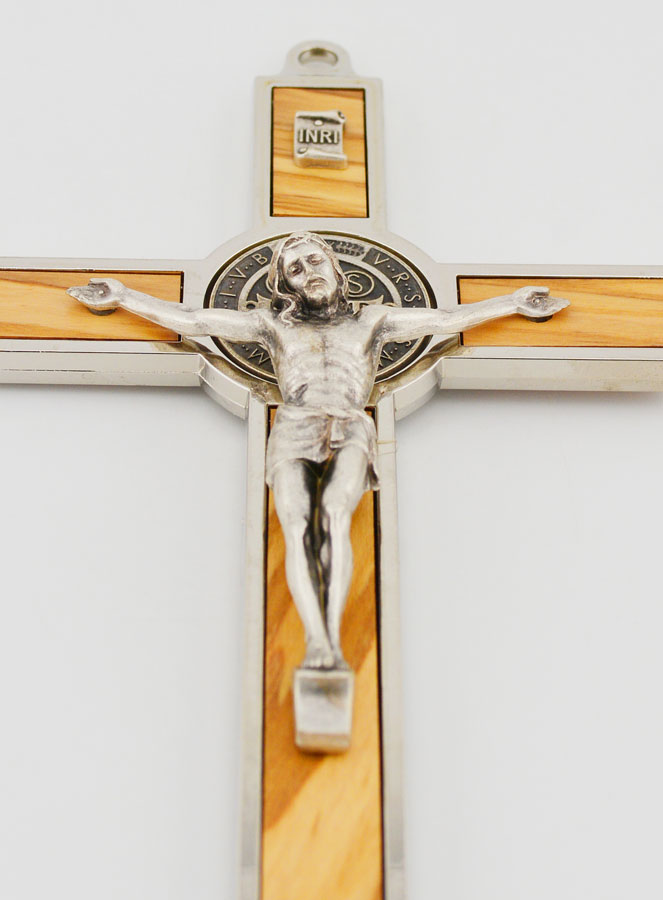 Crucifix Croix de Saint Benoit en Bois d'Olivier - 21cm (pic 2)