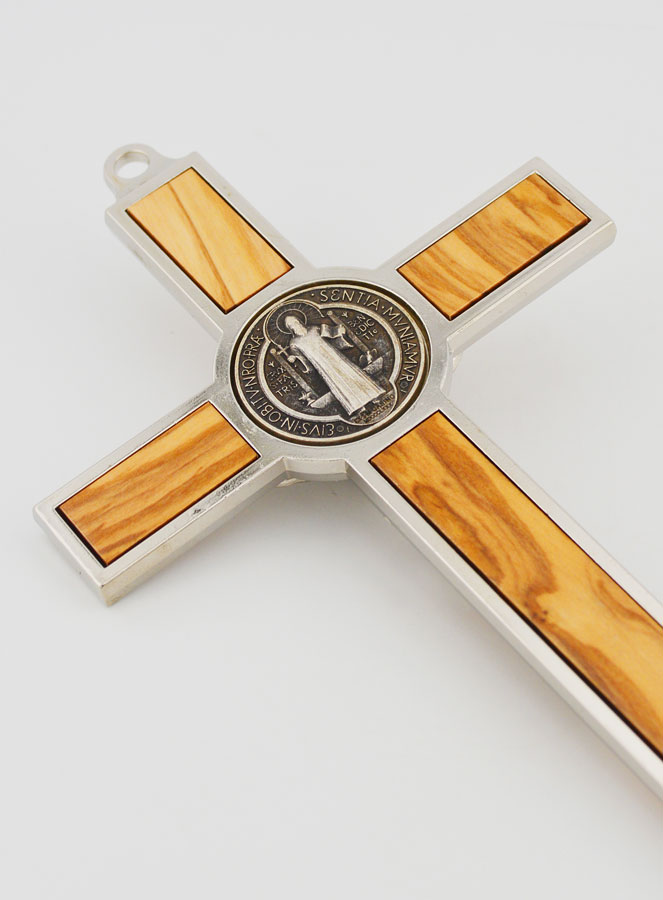 Crucifix Croix de Saint Benoit en Bois d'Olivier - 21cm (pic 4)