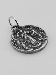 Médaille Marie qui Défait les Noeuds en Métal Argenté - 18 mm