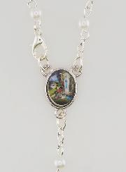 Chapelet de Lourdes en Perles de Nacre Blanche avec Fermoir