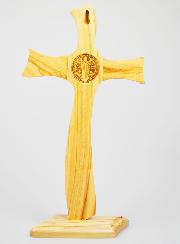 Croix de Saint Benoît en Bois d'Olivier sur Socle - 33cm