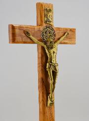 Croix de Saint Benoit en Bois d'Olivier - Socle Coffret